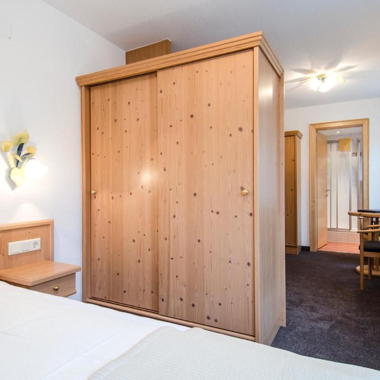 Hotel Garni Subretta - Zweibettzimmer mit Bad - 2