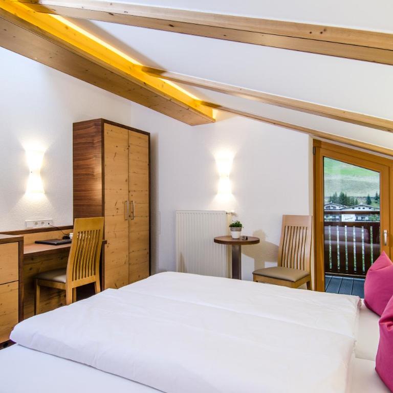 Hotel Garni Subretta - Doppelzimmer mit Balkon - 3
