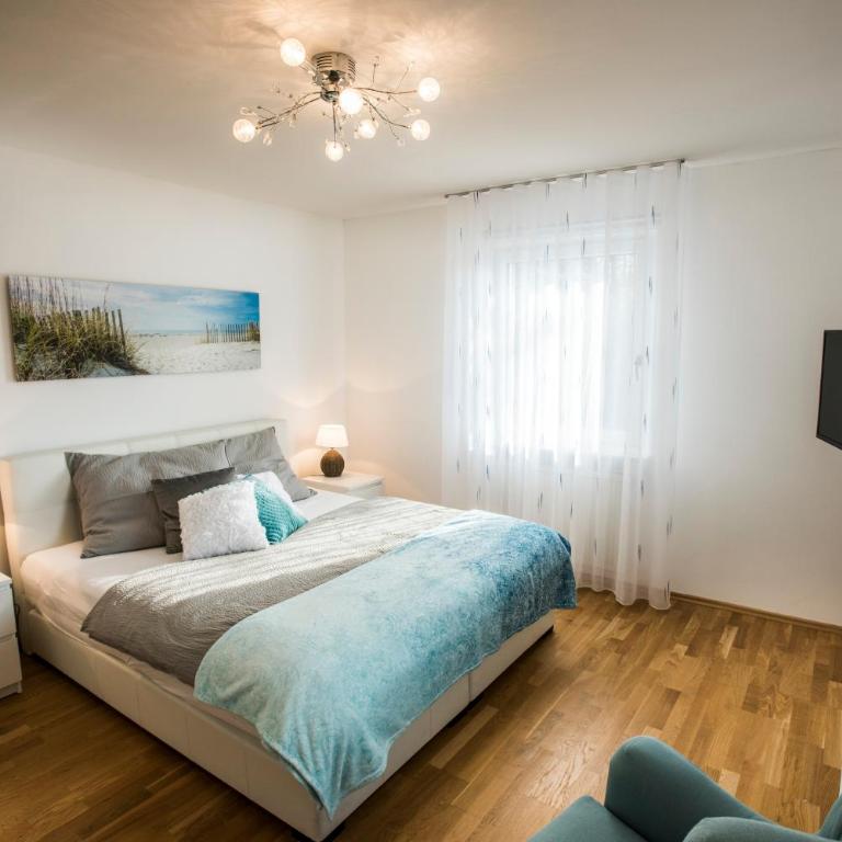 Große Ferienwohnung mit Seeblick nahe Wörthersee Ideal für Familien & Gruppen - Deluxe Apartment mit 3 Schlafzimmern, Terrasse und Seeblick - 13