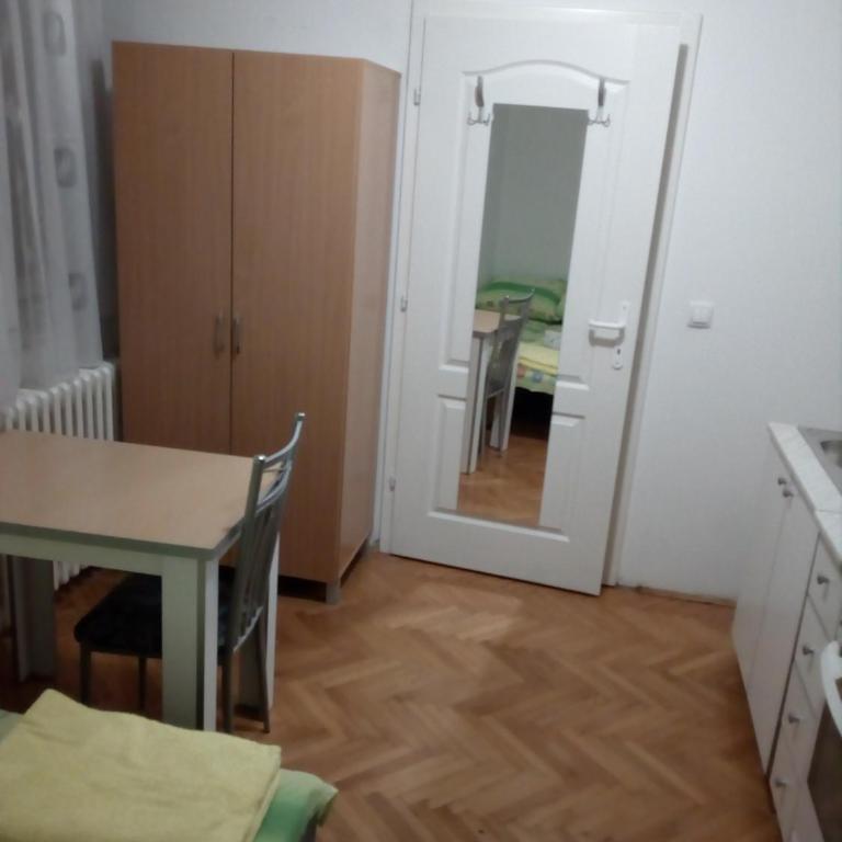 Hostel Corner 021 - Studio - 4