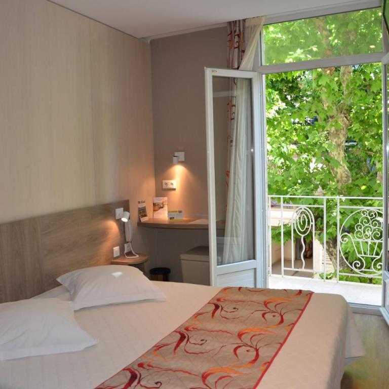 Brit Hotel Confort Le Revest Sainte-Maxime - Chambre Familiale (2 Adultes + 1 Enfant) - 1