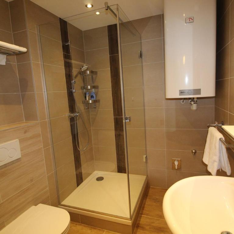 HeRo´s Home - Apartment mit Terrasse 1 - 2