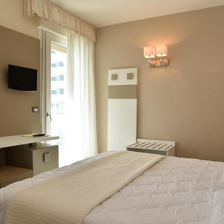 Hotel Anthony - Camera Comfort Matrimoniale/Doppia con Letti Singoli con Balcone e Vista Mare Laterale - 2