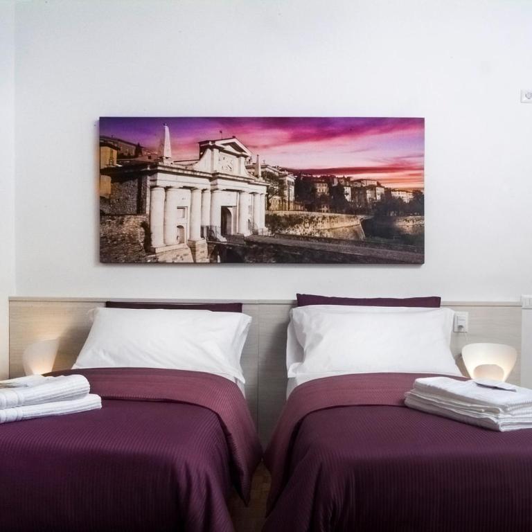 CityWalls Guest House Bergamo - Camera Matrimoniale/Doppia con Letti Singoli con Bagno Privato - 11