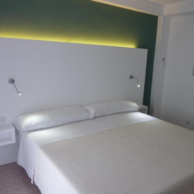 Hotel Sa Roqueta Can Picafort ADULTS ONLY - Double or Twin Room with Balcony and Sea View - 5