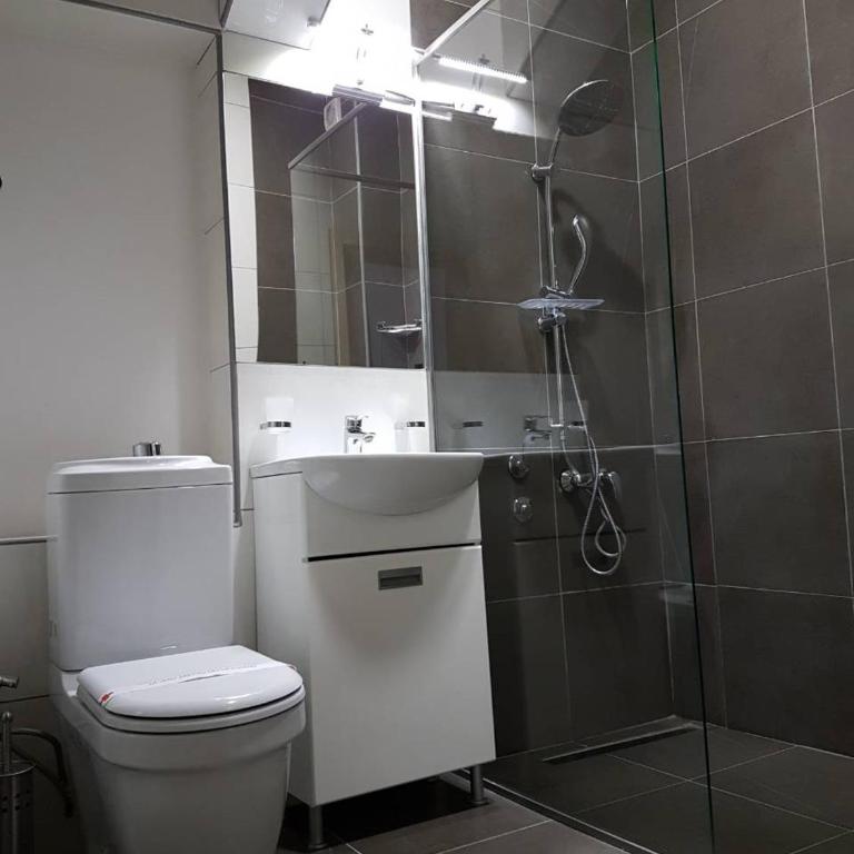 Hotel Story - Standardna Dvokrevetna Soba sa Bračnim Krevetom - 8
