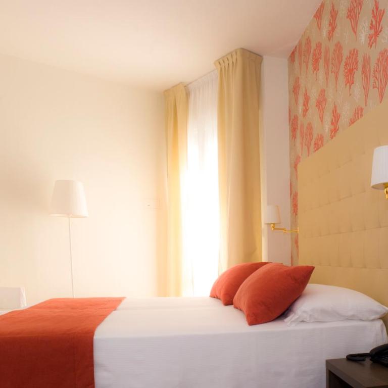 Hotel Atlantico - Camera Matrimoniale/Doppia con Letti Singoli con Vista Mare Parziale - 2