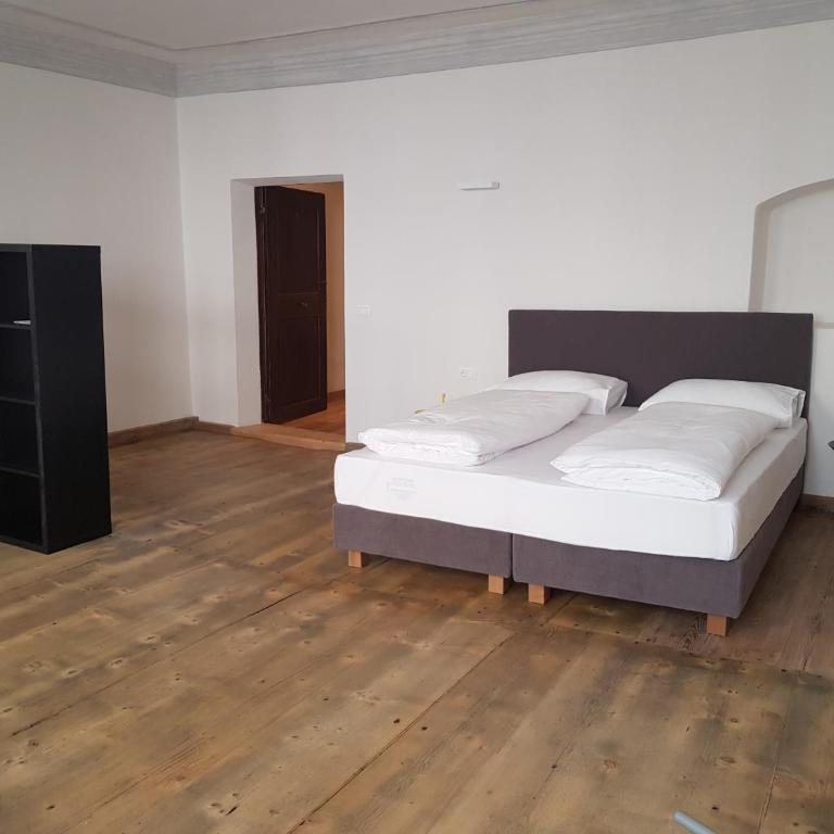 The Court House - Deluxe Apartment - 8
