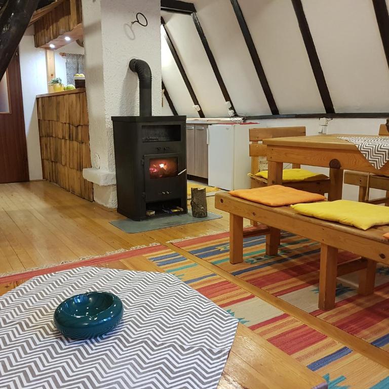 Story Mountain Chalet - Vacation Home - 19