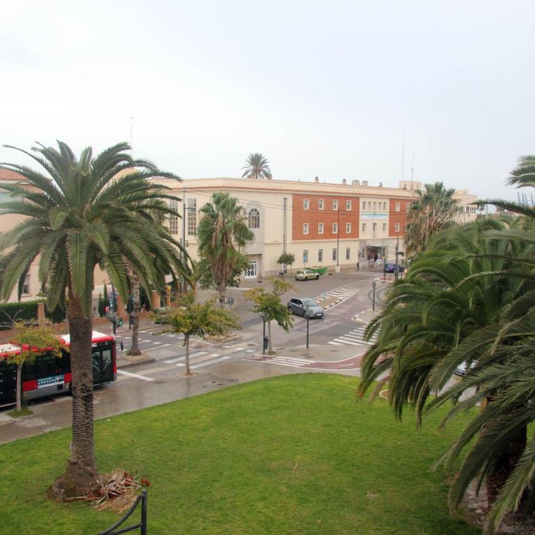 Holiday Apartments Malvarrosa Beach - Superior Three-Bedroom Apartment with Terrace - 7