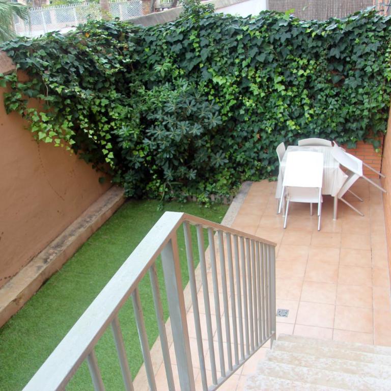 Holiday Apartments Malvarrosa Beach - Superior Three-Bedroom Apartment with Terrace - 13