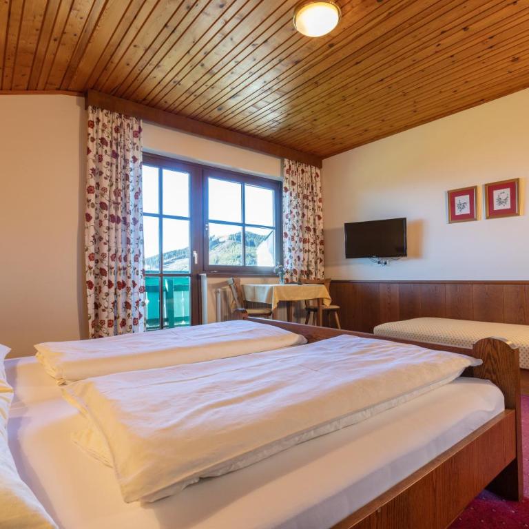 Pension Stoffenbauer - Deluxe Double Room (2 Adults + 1 Child) - 10
