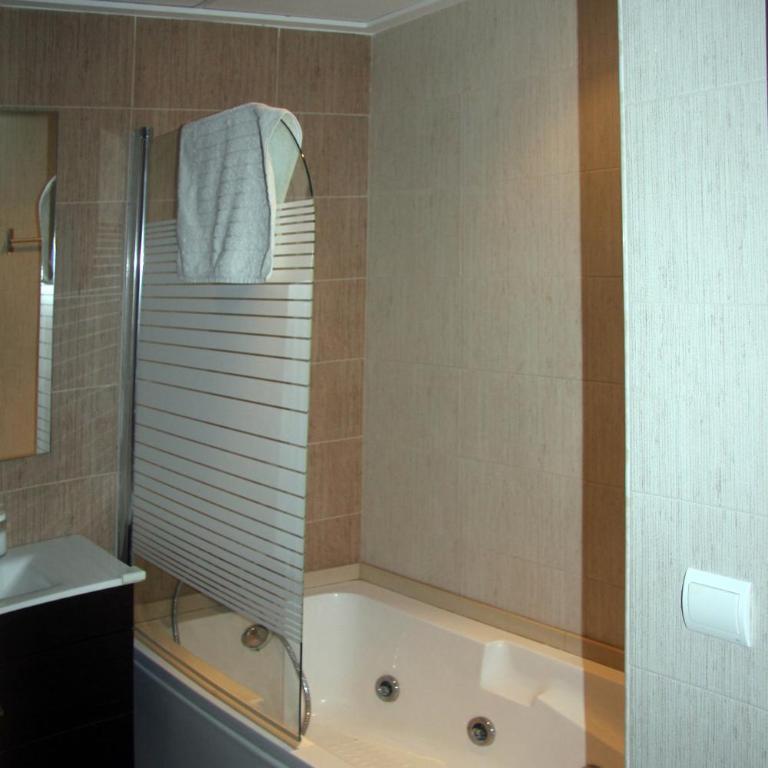 Holiday Apartments Malvarrosa Beach - Superior Two-Bedroom Apartment with Terrace - 9