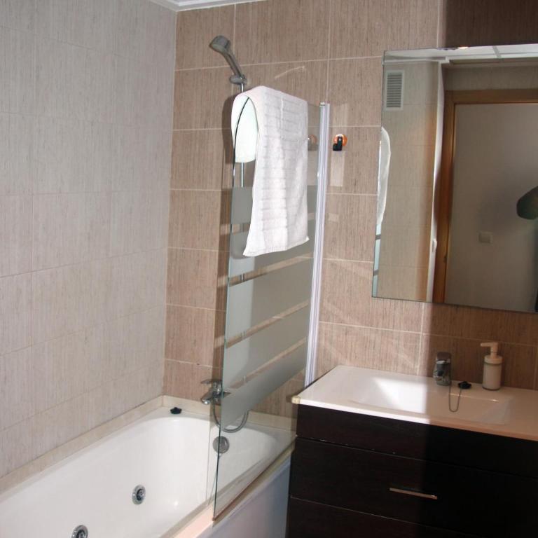 Holiday Apartments Malvarrosa Beach - Two-Bedroom Apartment - 17