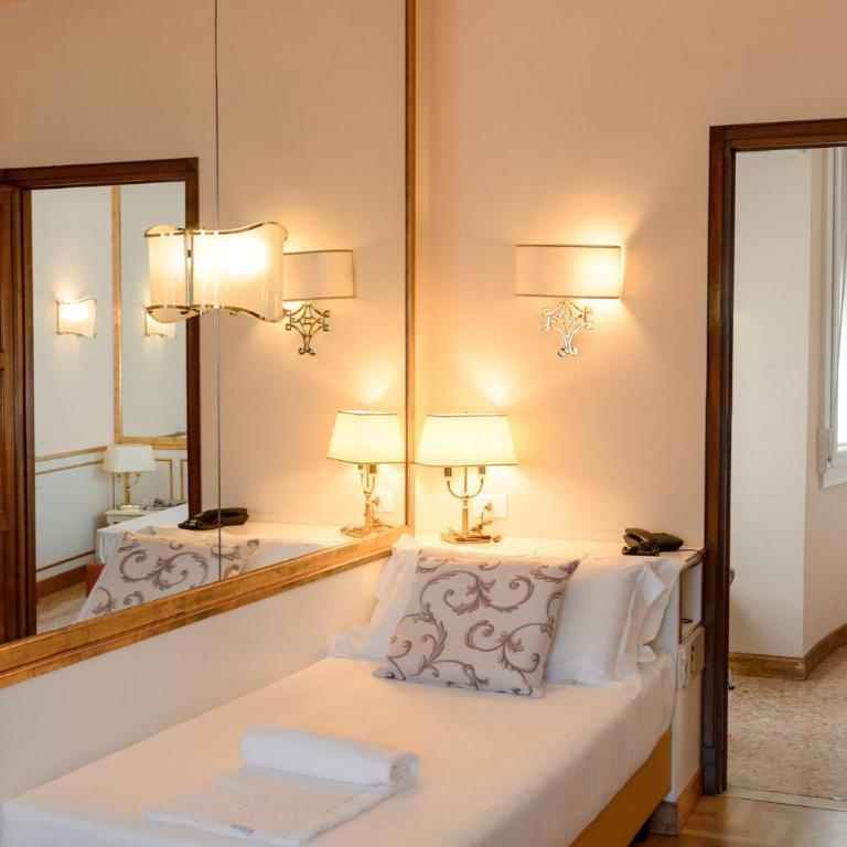 Hotel Continental - Camera Tripla - 7