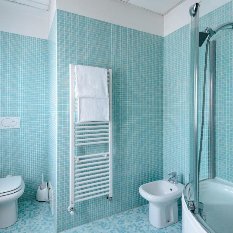 Hotel Continental - Camera Matrimoniale/Doppia con Letti Singoli con Vasca Idromassaggio - 3