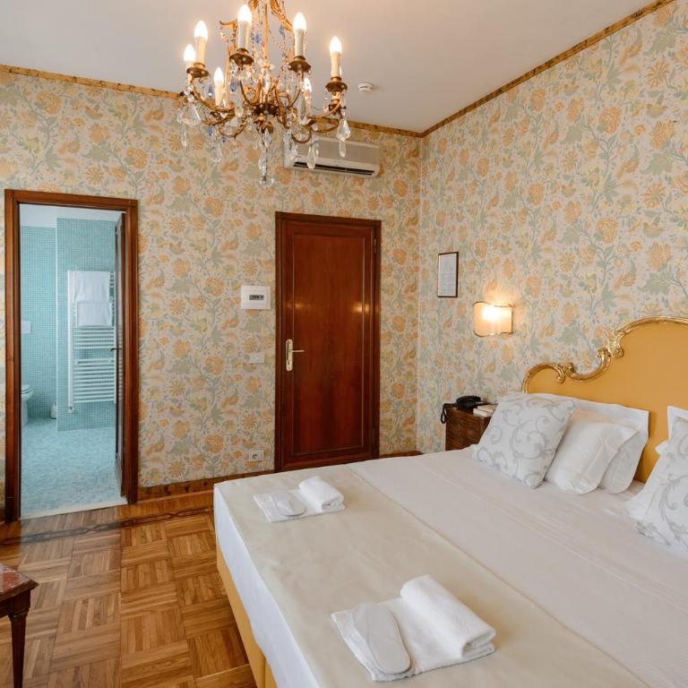 Hotel Continental - Camera Matrimoniale/Doppia con Letti Singoli con Vasca Idromassaggio - 5