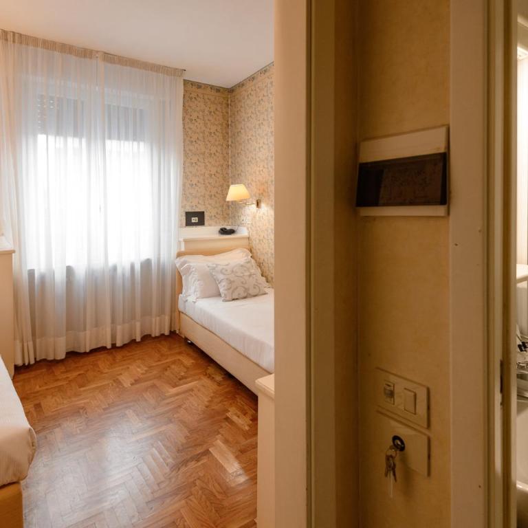 Hotel Continental - Camera Doppia con Letti Singoli - 1
