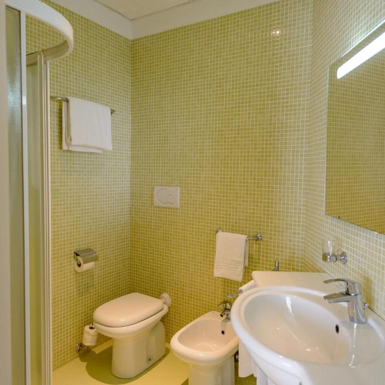 Hotel Continental - Camera Familiare (2 Adulti + 2 Bambini) - 2
