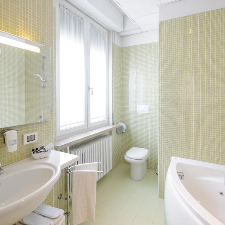 Hotel Continental - Camera Familiare (2 Adulti + 2 Bambini) - 1