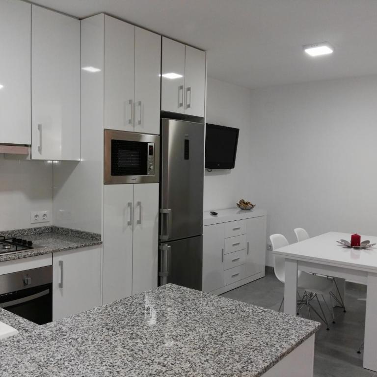PRECIOSO APARTAMENTO EN PRIMERA LINEA DE MAR - Apartamento - 2