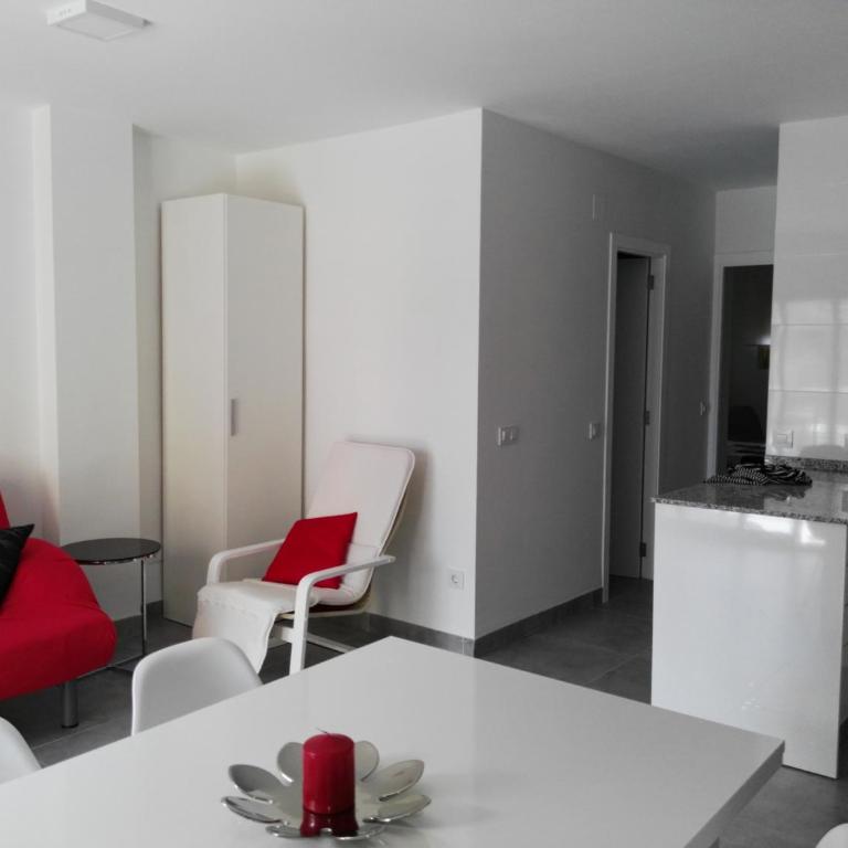 PRECIOSO APARTAMENTO EN PRIMERA LINEA DE MAR - Apartamento - 6