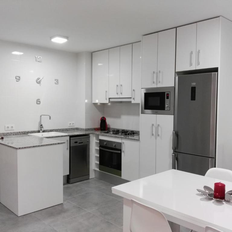PRECIOSO APARTAMENTO EN PRIMERA LINEA DE MAR - Apartamento - 7