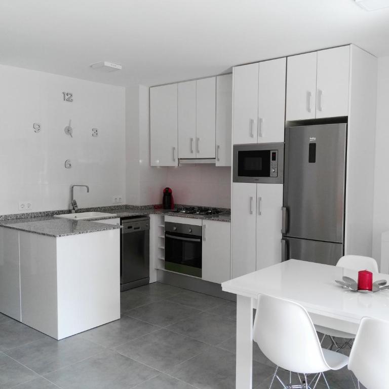PRECIOSO APARTAMENTO EN PRIMERA LINEA DE MAR - Apartamento - 1