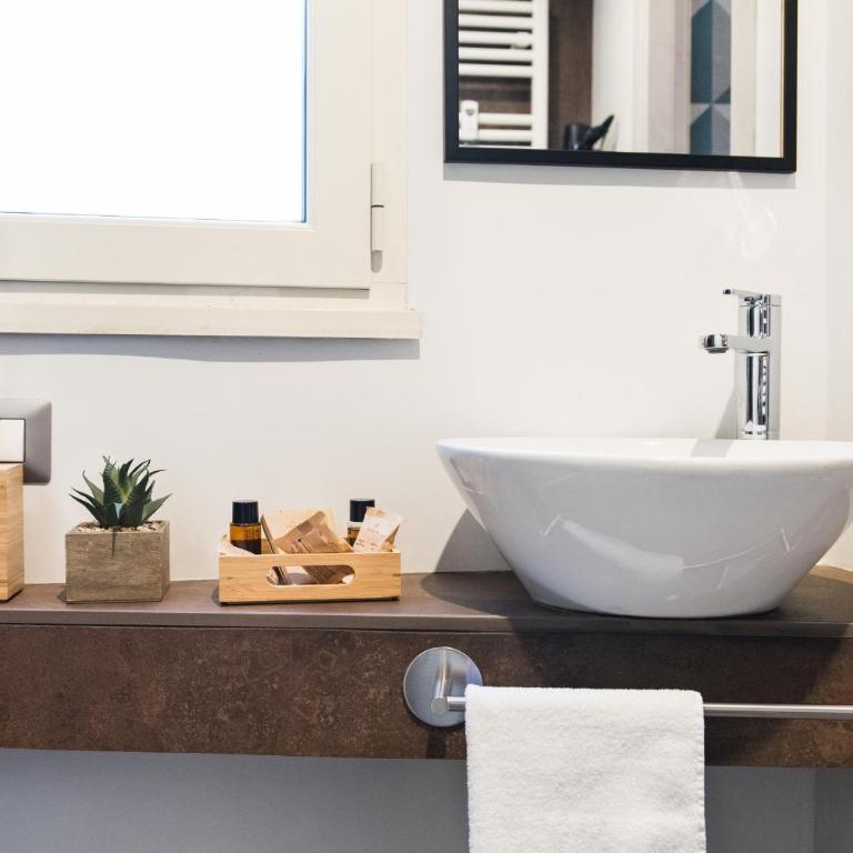 COLOSSEUM MUSIC DESIGN Guest House - Camera Matrimoniale con Bagno Privato - 6