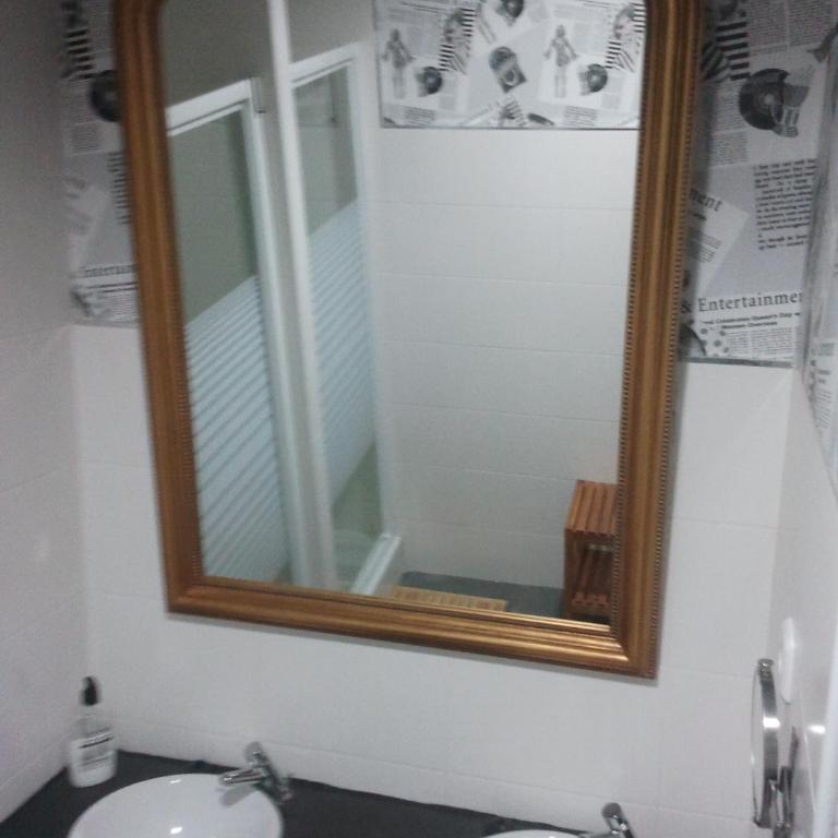Hostels Meetingpoint - Habitación Doble con baño - 1