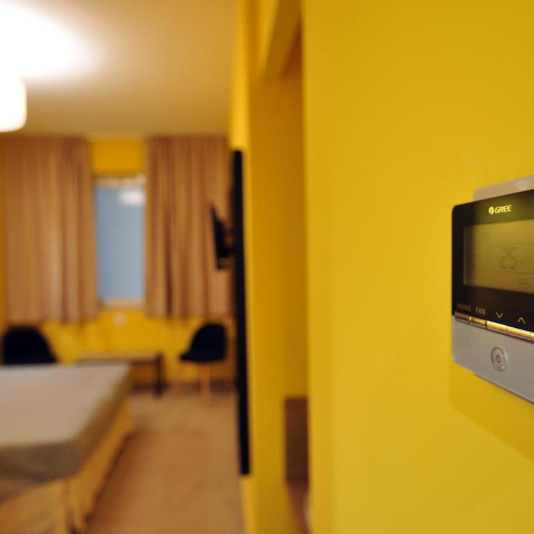 Delco Naples - Large Double or Twin Room - 2