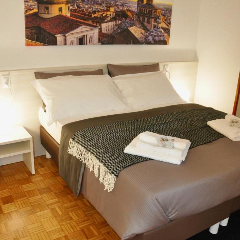 CityWalls Guest House Bergamo - Camera Matrimoniale/Doppia con Letti Singoli con Bagno Privato - 7