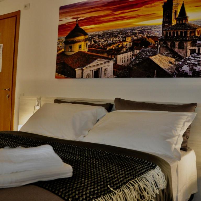 CityWalls Guest House Bergamo - Camera Matrimoniale con Bagno Privato - 5