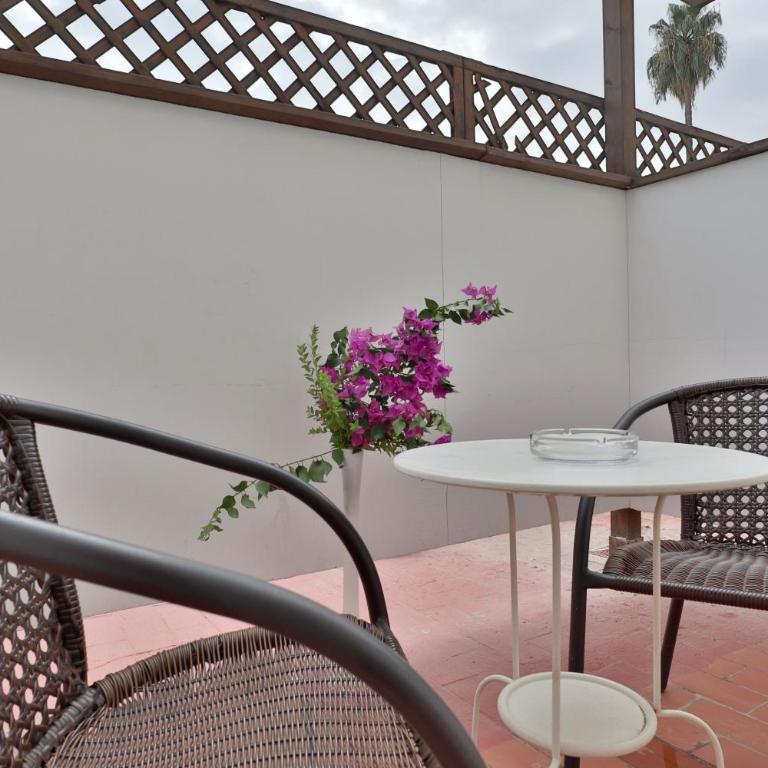 Hotel Oasis - Habitación Familiar con aparcamiento - 1
