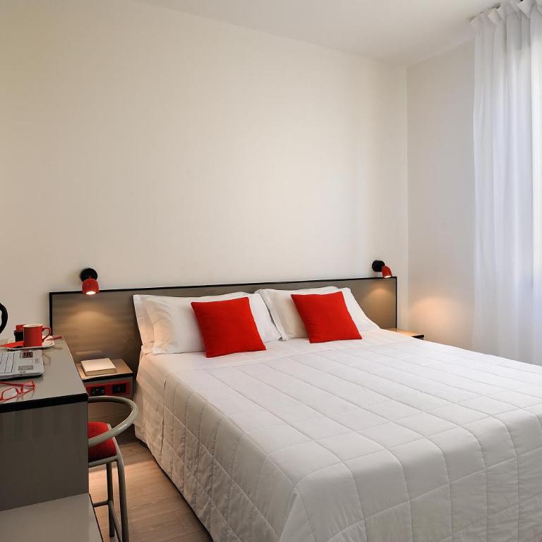 Hotel Boemia - Economy Double or Twin Room - 2