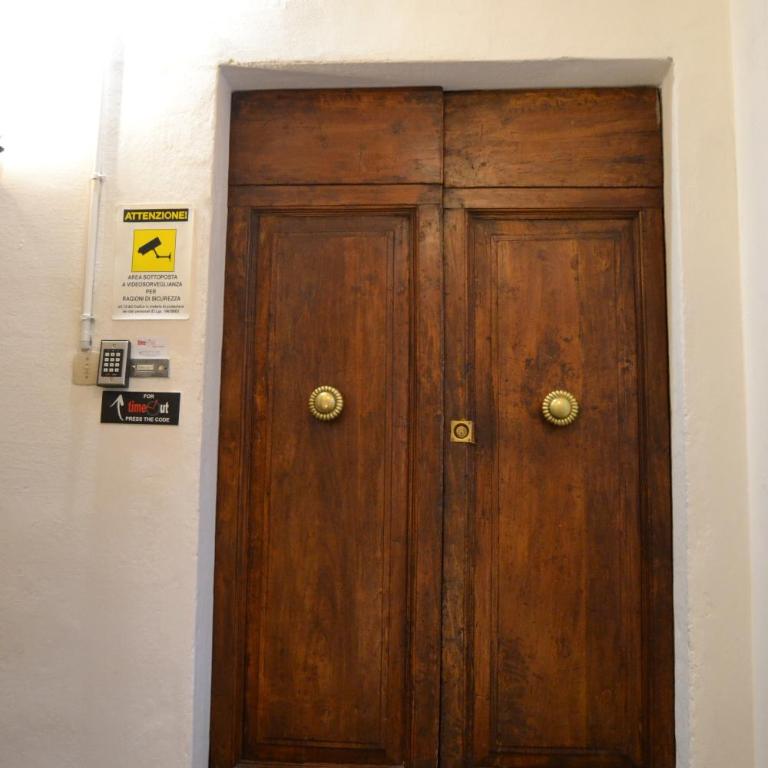 Time Out - Camera Singola con Bagno in Comune - 24