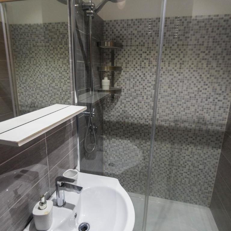 Leonardo Rome Holidays - Deluxe Double Room - 8