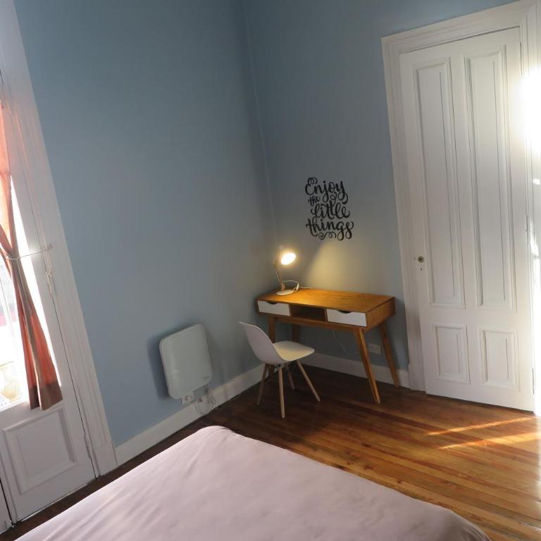 Sabatico Travelers Hostel & Guesthouse - Habitación Doble con balcón - 5