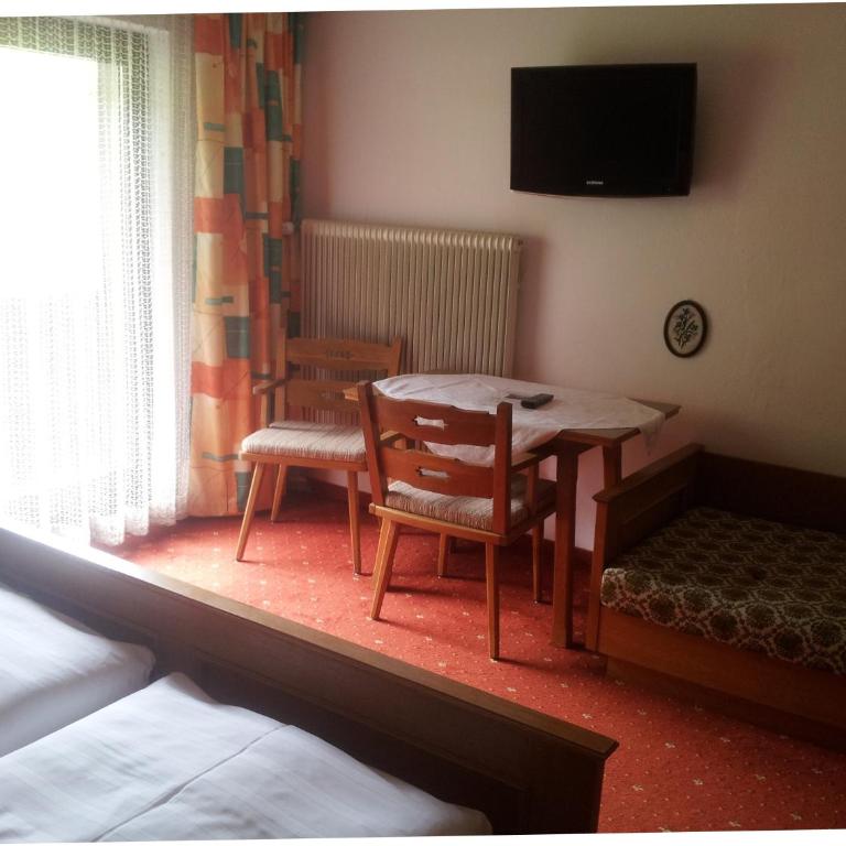 Gästepension Wiesenheim - Vierbettzimmer mit Balkon - 8