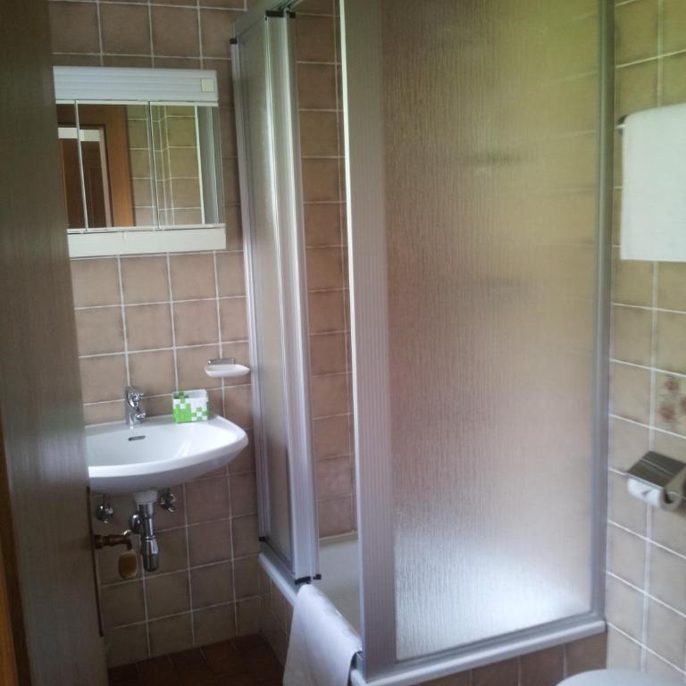 Gästepension Wiesenheim - Doppelzimmer mit Balkon - 10