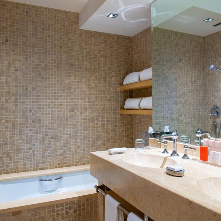 Hôtel Les Armures - Chambre Deluxe - 5