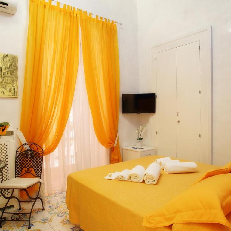 Le Vie Di Napoli B&B - Double Room with Private Bathroom - 5
