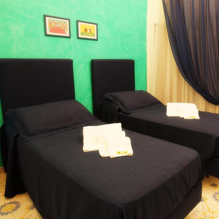 Le Vie Di Napoli B&B - Double or Twin Room with Private Bathroom - 8