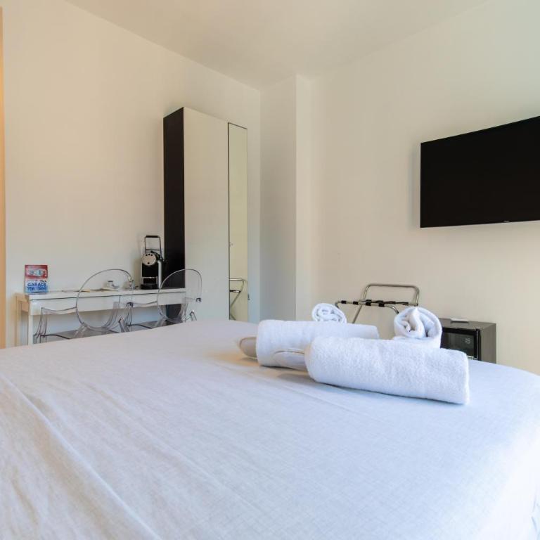 Tiffany & Babylon Luxury Stay - Camera Deluxe Matrimoniale con Vasca Idromassaggio - 14