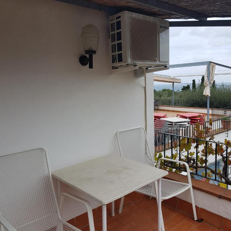 Hostal Ondina - Habitación Doble con terraza - 2 camas - 5