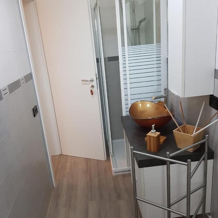 Testa o Croce Casa Vacanze - Camera Matrimoniale con Bagno Privato Esterno - 6