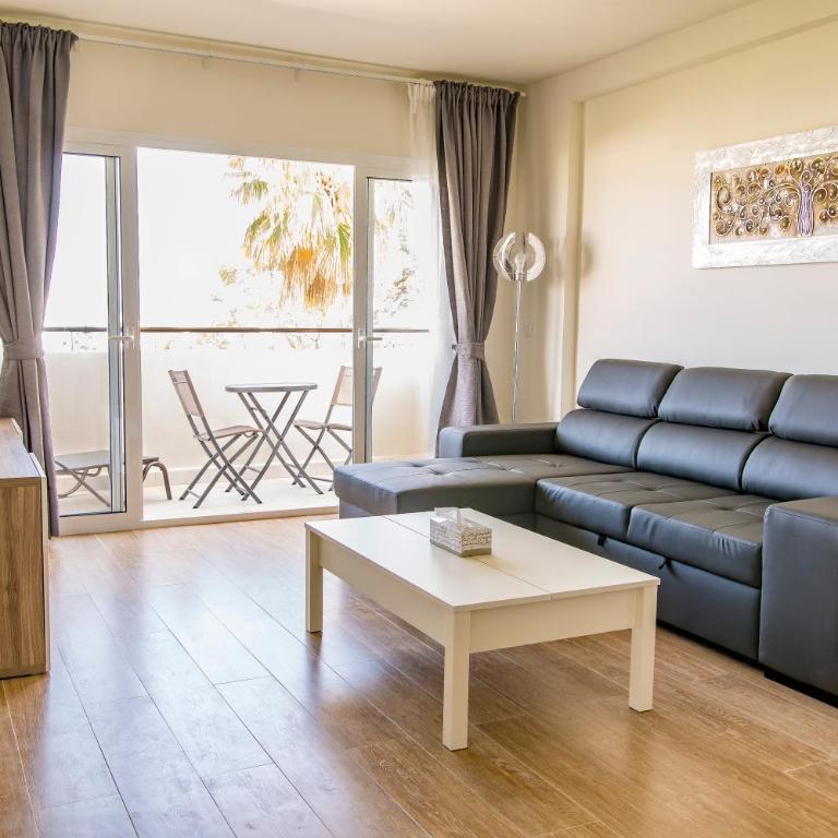 New Apartment Near the Beach & Train Station in Club Playa Flores - Apartamento de 1 dormitorio - 2