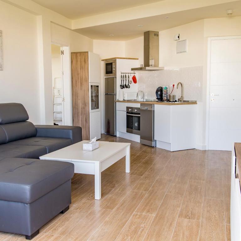 New Apartment Near the Beach & Train Station in Club Playa Flores - Apartamento de 1 dormitorio - 3