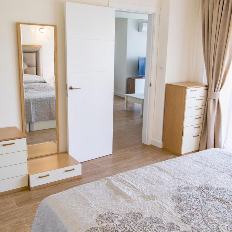 New Apartment Near the Beach & Train Station in Club Playa Flores - Apartamento de 1 dormitorio - 17
