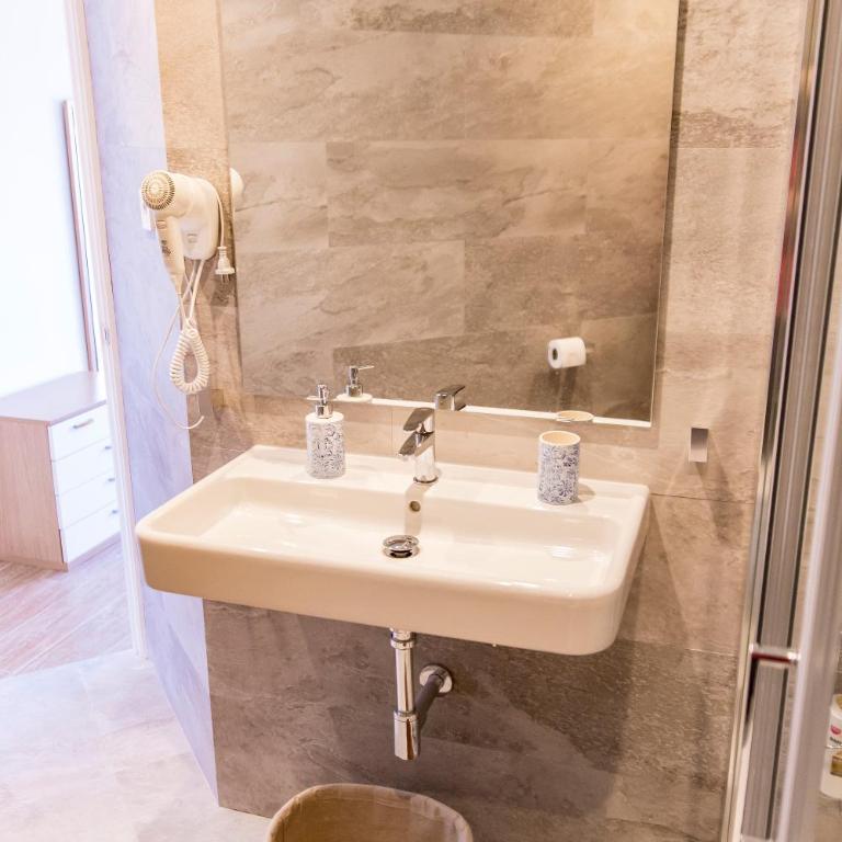 New Apartment Near the Beach & Train Station in Club Playa Flores - Apartamento de 1 dormitorio - 22